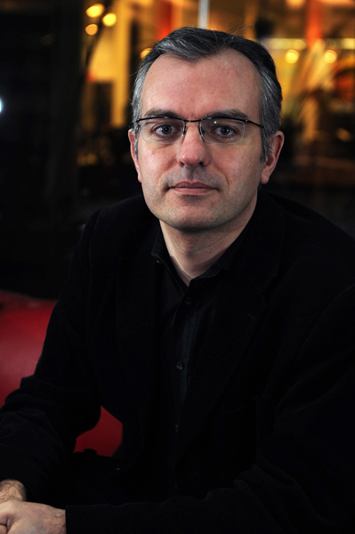 Philippe Couve vient de quitter RFI, à la faveur d'un plan social, radio où il a été successivement présentateur, grand reporter, co-chef du service Internet puis animateur de l’Atelier des médias, l’une des premières web-émissions participatives. Actuellement en préavis, il suit une formation qui l'aidera à choisir son statut. Photo Pierre Meunié.