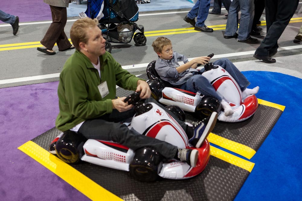 Adulte-et-enfant-au-CES-2011