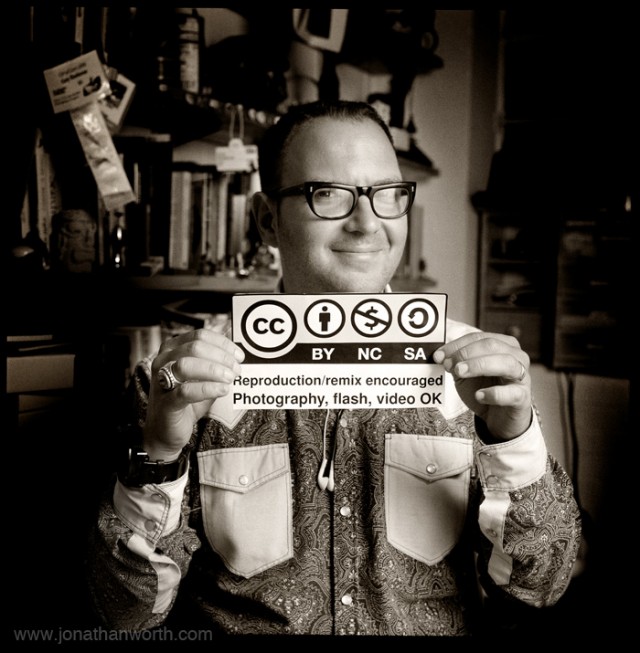 cory-doctorow-by-jonathan-worth-cc-byncsa-crhonique-calimaq-owni