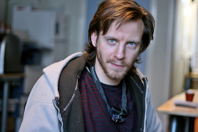 Pierrick Goujon, photographié à OWNI (cc Claire Berthelemy)