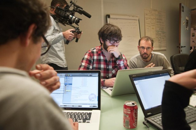 OPH_conference-presse-anonymous-IRC-fevr-2012-owni-8005-2