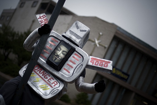 anonymous-lol-chat-cc-jacob-davis-640px