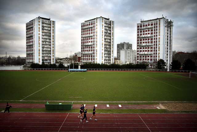 hlm-logement-Cite-Pagel-stade-de-l-Ile-de-Vannes-Ile-Saint-Denis-France-2008-©-Cyrus-Cornut-Dolce Vita-Picturetank
