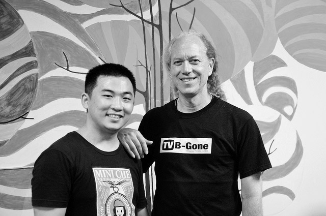 Mitch-Altman-shenzhen-et-Eric-Pan-hackerspace-Chine-photo-maltman-cc-flickr