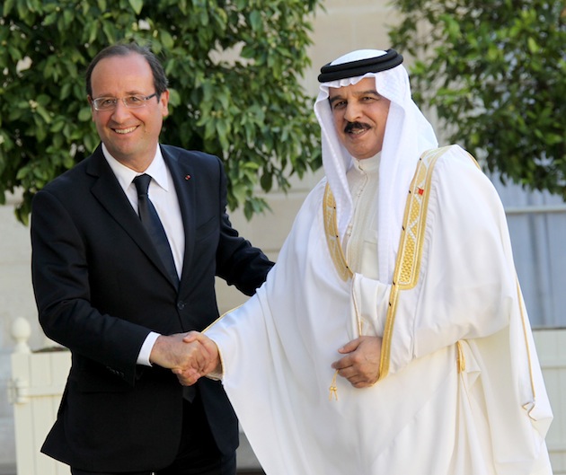 François Hollande recevant le roi Hamed ben Issa al-Khalifa de Bahreïn François Hollande recevant le roi Hamed ben Issa al-Khalifa de Bahreïn